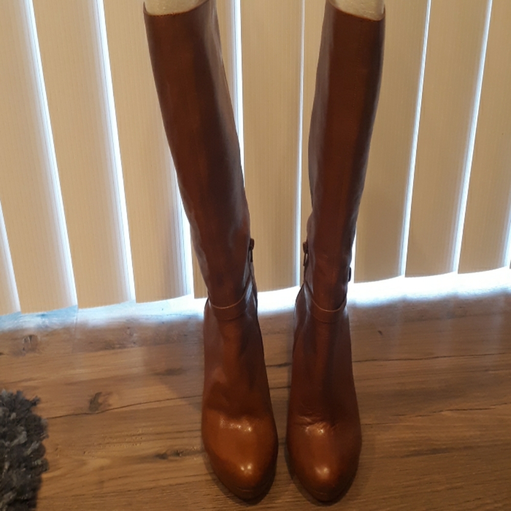 Leather high heeled boots